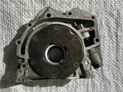 Масляний насос 2.5 TDI 1990-2003 074115109B VAG Фольксваген Т4-1