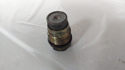 Клапан аварійного скидання тиску в паливній рейці, внутрішній 1.9 ,2.5 F741087, 1 110 010 017 Рено Трафік, Опель Віваро, Ніссан Прімастар
