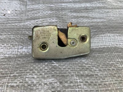 Замок правої бокової здвижної дверки VW T4 701843604A VAG Фольксваген Т4