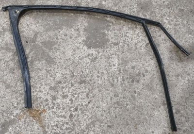 Направляюча скла, ущільнювач скла передніх дверей лівих VW 2K0837431B VAG Фольксваген Кадді