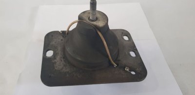 Подушка двигуна, мотора права гідроопора 2.5, (2.0 2010+) 8200411257 Рено Трафік, Опель Віваро, Ніссан Прімастар
