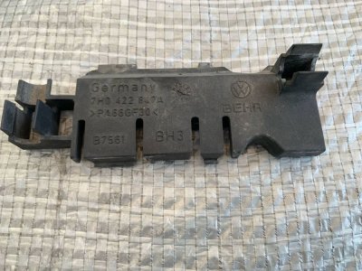 Кріплення основного радіатору 2.5 VW T5 7H0422847A VAG Фольксваген Т5