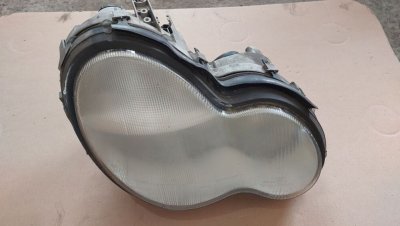 Фара права A2038200261 Мерседес C-clas W203