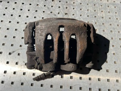 Суппорт передній правий(с-ма BREMBO) 2014+ A4474200183 447 Мерседес Віто