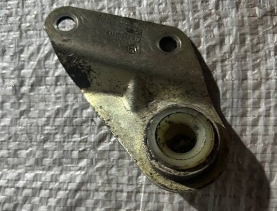 Кронштейн опорний перемикання передач, куліса VW T4 701711271A VAG Фольксваген Т4