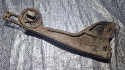 Передня опора заднього редуктора 2003-2010 2.2 CDI OM 646 A6393530595 639 Мерседес Віто
