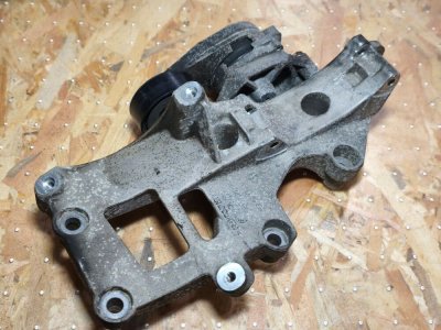 Кронштейн кріплення генератору 2.0 TFSI 2005-2015 06F903143E VAG Сеат Алтеа XL