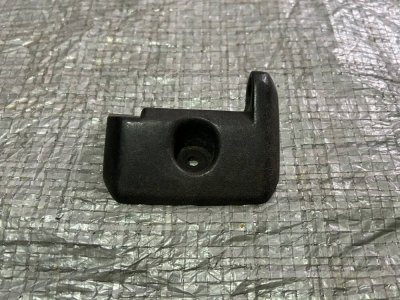 Накладка петлі верхня лівої задньої дверки VW T4 729841561 VAG Фольксваген Т4