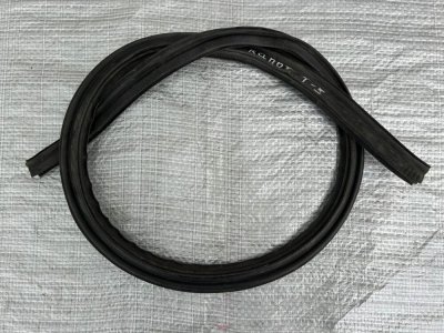 Ущільнювач капоту VW T5 7H0823713B VAG Фольксваген Т5
