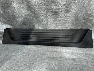 Накладка порогу, підніжка внутрішня правих бокових здвижних дверей VW T5 7H0863725 VAG Фольксваген Т5