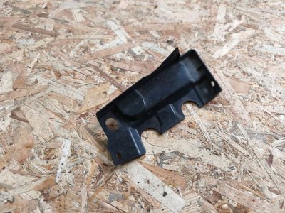 Накладка петлі капота права VW 1T0805234B VAG Фольксваген Кадді