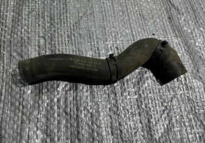 Патрубок системи охолодження VW T5 7H0122157H VAG Фольксваген Т5
