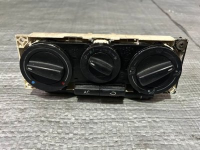 Блок керування пічкою з кондиціонером 7D1820045E VAG Фольксваген Т4
