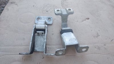 Петля задніх дверей нижня 904115738R Рено Кенго 2008+