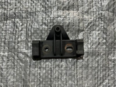 Кронштейн кріплення накладки стойки VW T5 7H0853799A VAG Фольксваген Т5