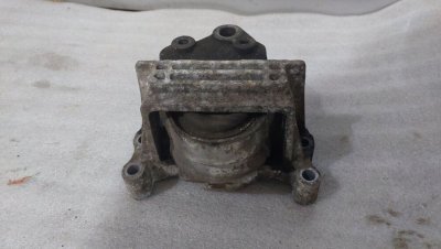 Подушка двигуна права 2.0 2000-2006 3C116F012AD Форд Транзит
