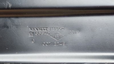 Кришка над АКБ 7700313504,  007113749, GM65840  Рено Трафік, Опель Віваро, Ніссан Прімастар-1
