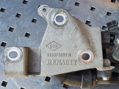 Кронштейн кріплення додаткового водяного насосу 2.3 dсi 2010+ бітурбо 922378983r Рено Мастер 3, Опель Мовано, Ніссан NV400