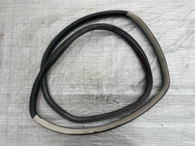 Ущільнювач задніх лівих дверей 1J6867367C VAG Фольксваген Гольф 4
