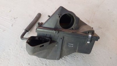 Корпус повітряного фільтра 3' E90 LCI  2.0 дизель N47 2005-2013 седан 13717797467 БМВ, BMW