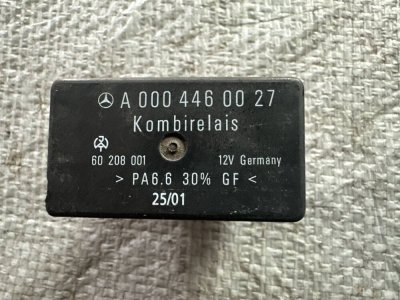 Реле обігріву заднього скла A0004460027 638 Мерседес Віто