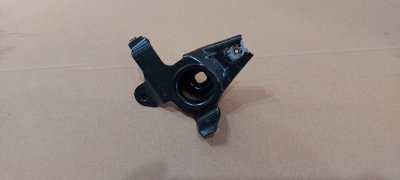 Кронштейн центральної консолі задній 1K0861371B VAG Фольксваген Гольф