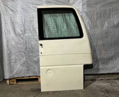 Двері задні праві з склом (колір та стан уточнюйте) VW T4 701827104D VAG Фольксваген Т4