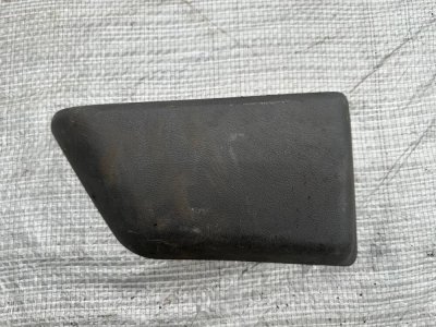 Заглушка, накладка кришка водійського лівого сидіння чорна 2003-2010 7H0881577O Т5 Фольксваген Транспортер Т5