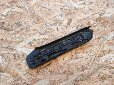 Кронштейн кріплення переднього лівого крила VW 1T0807935 VAG Фольксваген Кадді