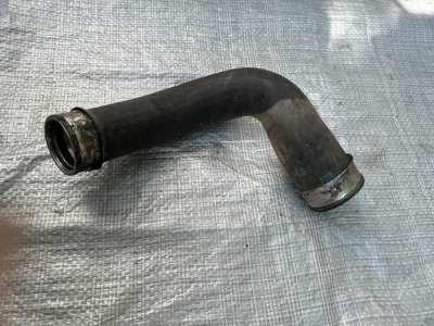 Патрубок інтерклера правий VW T5 7H0145709D VAG Фольксваген Т5