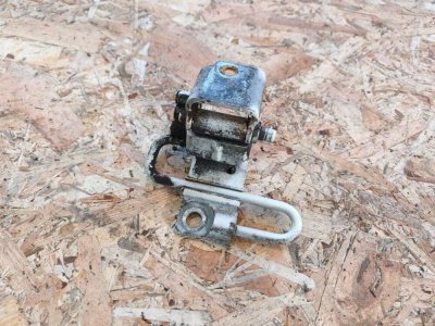 Завіс, петля передніх правих дверей низ VW 1T0831412C VAG Фольксваген Кадді