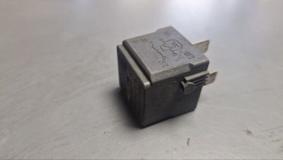 Реле вентилятора A0025427219 Мерседес
