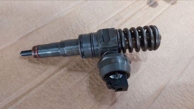 Форсунка, насос форсунка дизельна 2.0TDI VW 038130073BQ VAG Фольксваген Кадді