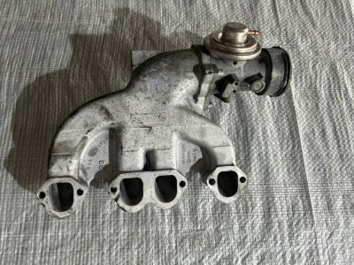 Колектор впускний 1.9 VW T5 2003+ 038129713AB Фольксваген Т5