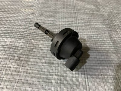 Вакуумний привід, актуатор ЕGR, ЕГР 2.5 VW T4 038131501AL VAG Фольксваген Т4