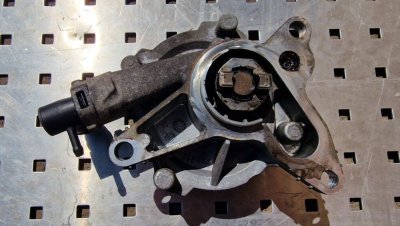Вакуумний насос 2.0 DCI 2010+ 146502570R, 8200881338 Рено Трафік, Опель Віваро, Ніссан Прімастар-1