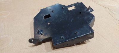 Кронштейн кріплення блоку запобіжників 8200630428 Рено Трафік, Опель Віваро, Ніссан Прімастар-1