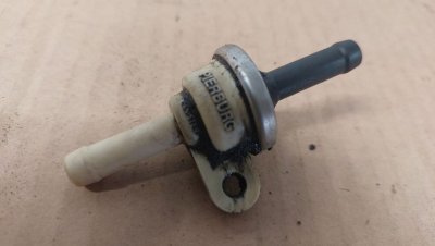 Клапан паливний зворотній 3.0 повний привід 3' E46 M57 універсал 13537787428 БМВ, BMW