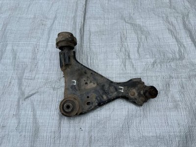 Ричаг передній правий 2010+ 3.0CDI A6393301501 639 Мерседес Віто