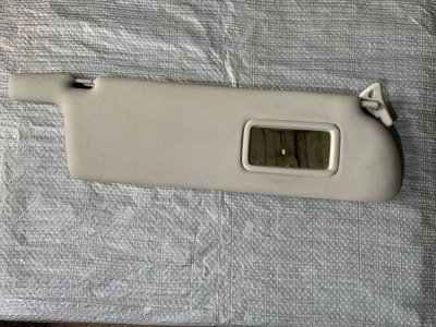 Козирьок сонцезахисний правий(звичайне дзеркало) VW T4 705857552G 705857552H VAG Фольксваген Т4