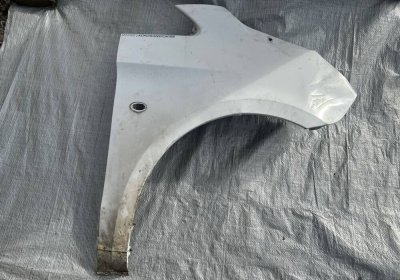Крило ДЕФЕКТ переднє праве з отвором під повторювач повороту рестайл 2014+ (колір та стан уточнювати)  A4478810714  447 Мерседес Віто