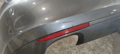 Задній бампер універсал під фаркоп  1K9807417 колір LD7X VAG Фольксваген Гольф-1