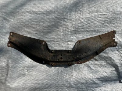 Балка, траверса 1997-2006 1J0802117B VAG Фольксваген Гольф 4