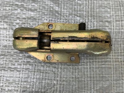 Фіксатор, ответка обмежувача задніх дверей, розпашонка VW T4 701827545 VAG Фольксваген Т4