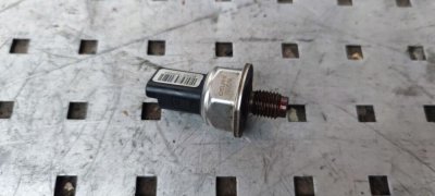 Датчик тиску палива в паливній рампі, рейці 1.5DCI 93077511A  Рено Кенго