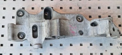 Лапа, кронштейн навісного  обладнання 2.8TDI 1996-2003 9.407.0.630.002.0.06 Фольксваген ЛТ
