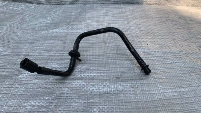 Трубка вакуумна з зворотнім клапаном 1.9, 2.0 2003-2015 VW T5 7H1611931M VAG Фольксваген Т5