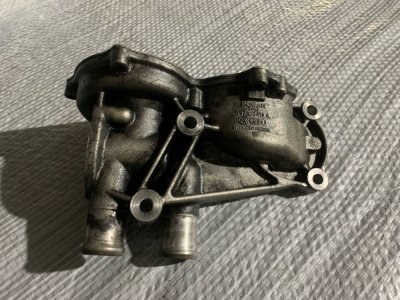 Помпа, насос охолодження, корпус 1.9 1190-2003 VW T4 037121013A VAG Фольксваген Т4