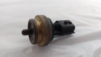 Датчик температури охолоджуючої рідини 2.0, 2.5 DCI,2006+ рестайл 8200421597 Рено Трафік, Опель Віваро, Ніссан Прімастар