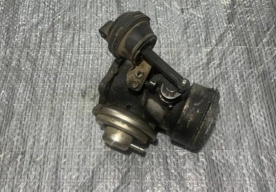 Клапан керування ЕГР, ЕGR механічний VW T5 070128070E VAG Фольксваген Т5